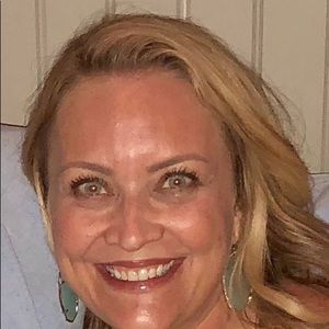 Meet your Posher, Hollis